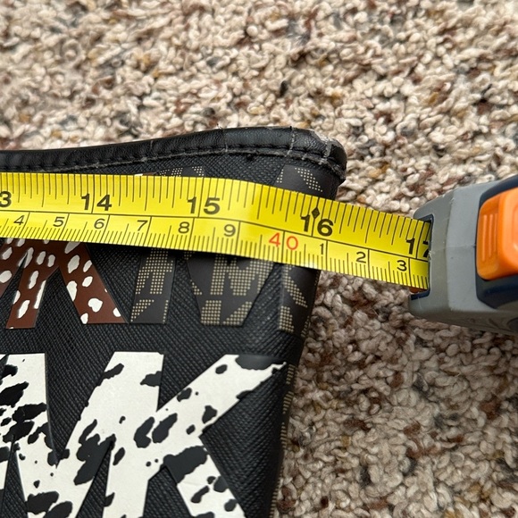 Michael Kors Jet Set Travel Medium Carryall Tote Designer Animal Print Gold Used - Picture 13 of 15